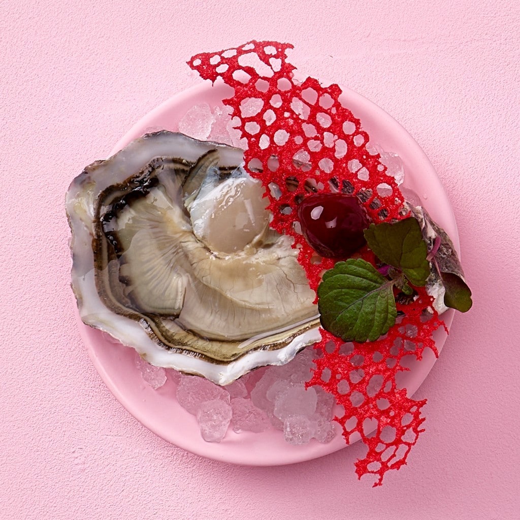 Austern mit Rosen-Sauerkirschen-Praline