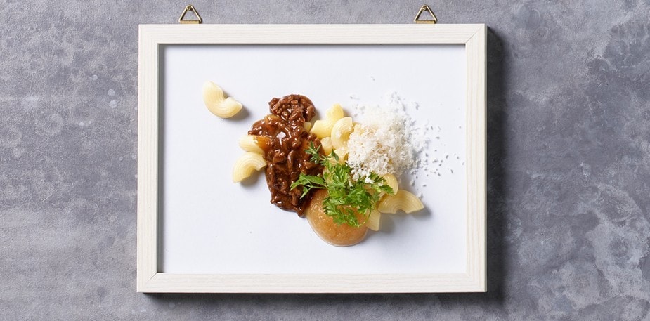 Faschiertes und Hörnli mit Apfelmus 