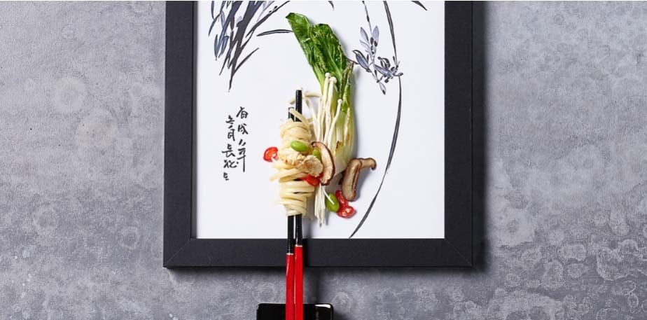 Woknudeln mit Huhn und Pak Choi