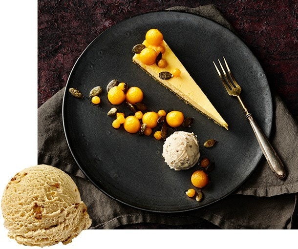 KÜRBIS-CHEESECAKE MIT ZIMTEIS