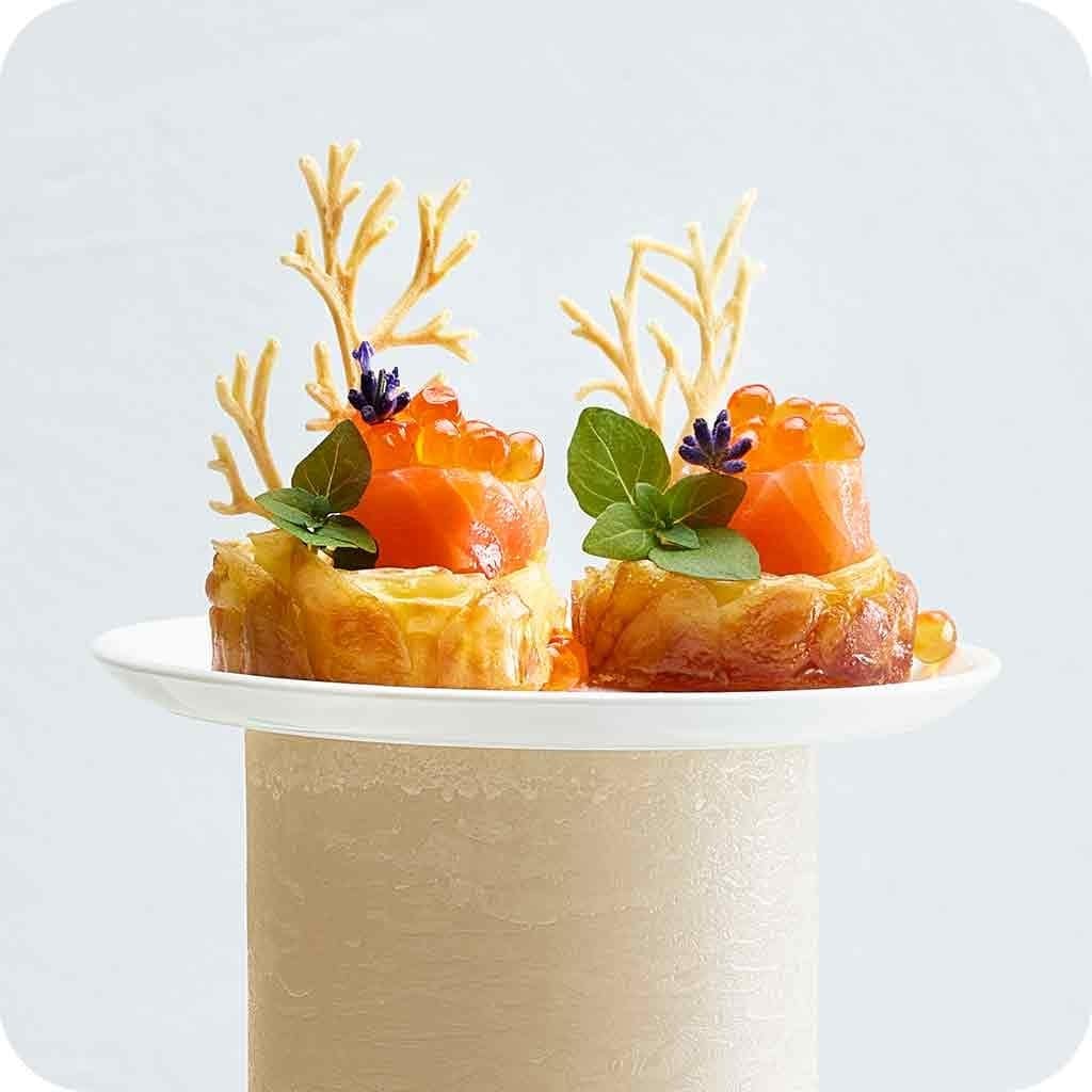 Kartoffel-Rose mit Rauchlachs, Ingwer-Miso-Mayonnaise und Lachsrogen