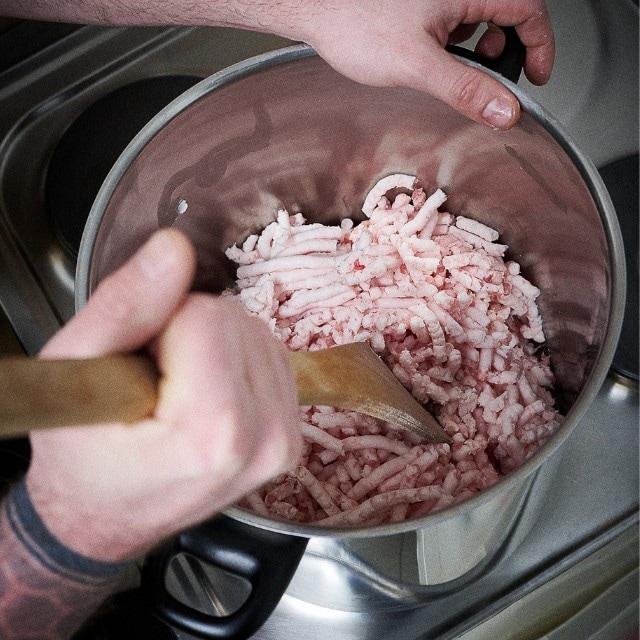 Das zerkleinerte Fett wird erhitzt