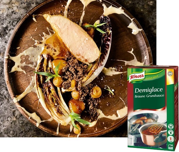 MAISPOULARDE MIT CHICORÉE UND MARONISAUCE