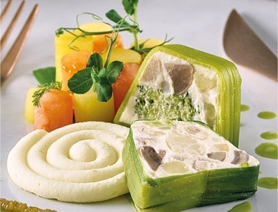 Kartoffel-Pilzterrine mit Nusspesto und Petersilienöl