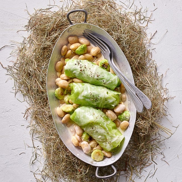 Im Heu gebratener Spitzkohl