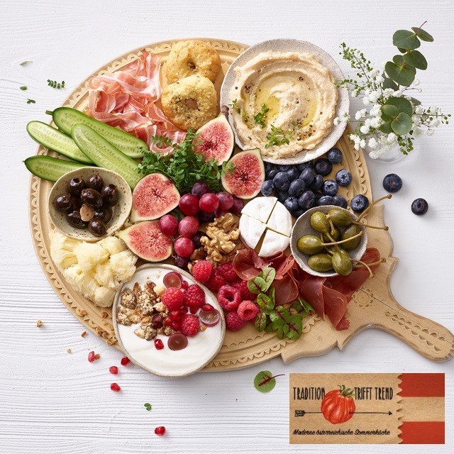 Clever: Gemeinsamer Genuss, schön angerichtet auf einem Brett 