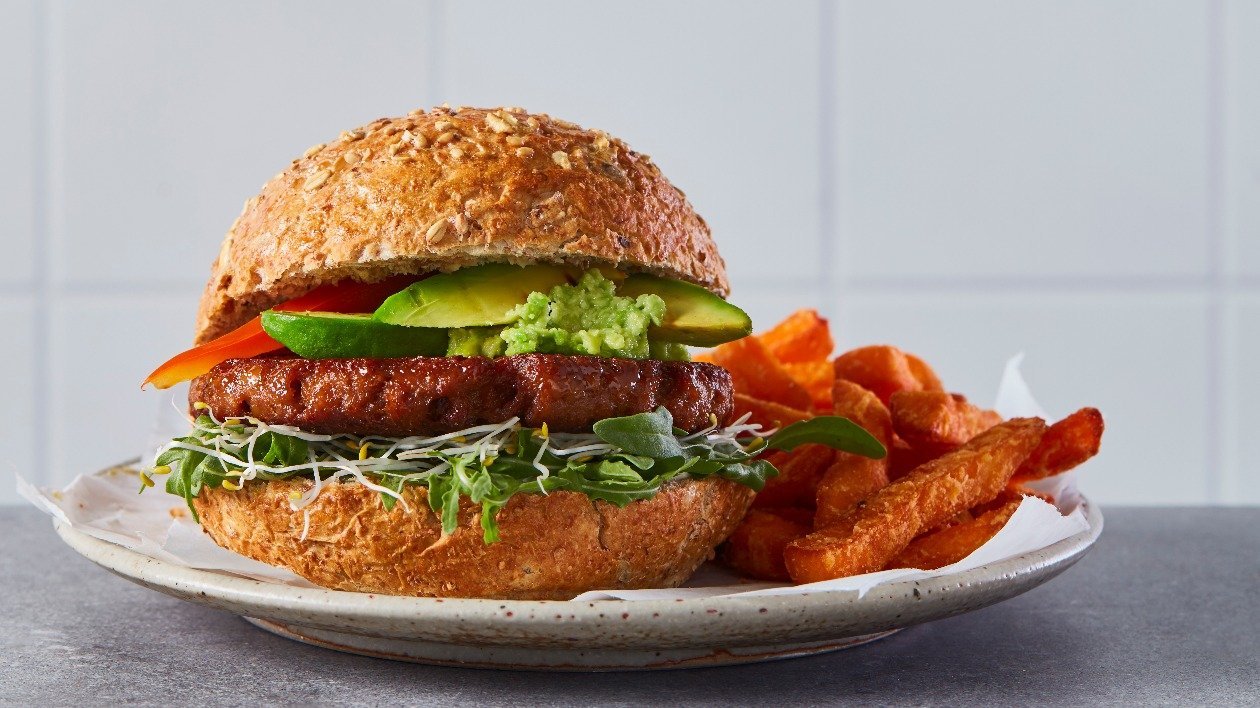 Vegetarischer NoBeef Burger mit Avocado und rotem Paprika – Rezepte