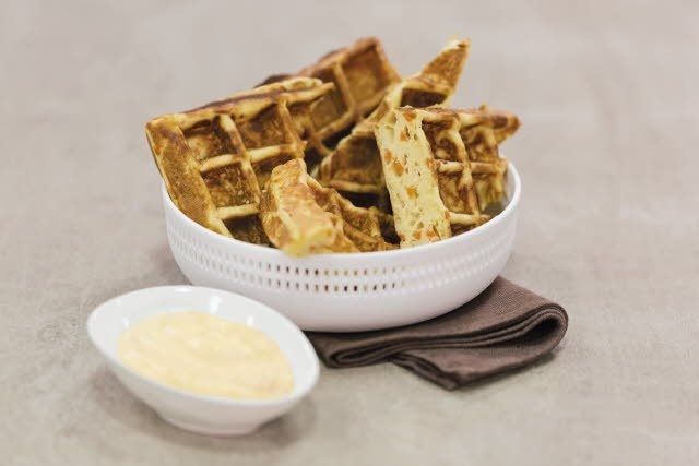 Eat by walking Kartoffel-Gemüsewaffel mit dreierlei Dip-Saucen