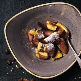 Haselnuss-Schmarrn mit Rotwein Birnen