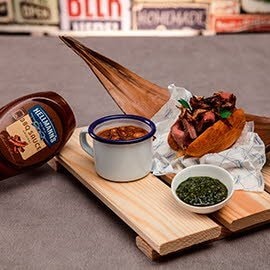 Flat Iron Steak im Soft Bun mit BBQ baked beans