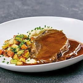 Surbraten mit Pastinakenpüree und Wurzelgemüse
