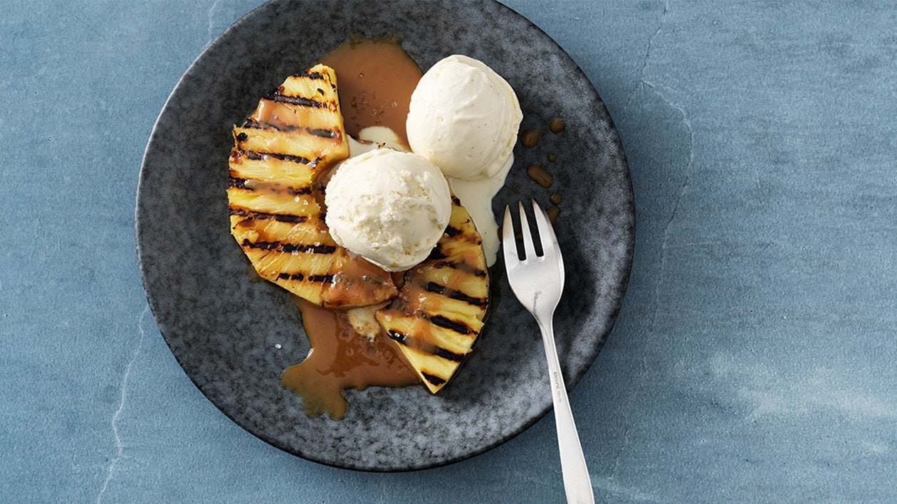 Grillierte Ananas mit Vanilleeis und Karamelsauce – Rezepte