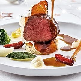 Rinderfilet in Senfsauce, Essigzwetschken, Speckmuffin