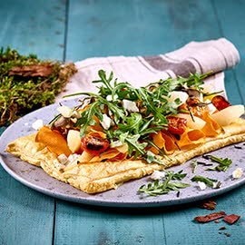Offene Blätterteig Kürbis - Schafkäseschnitte mit Birnen und Rucola