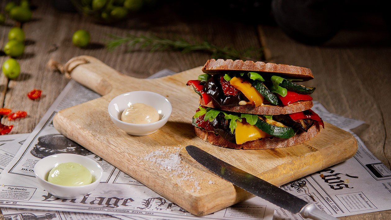 Anti Pasti Verdi Sandwich mit Oliven & Paprika Mayonnaise – Rezepte