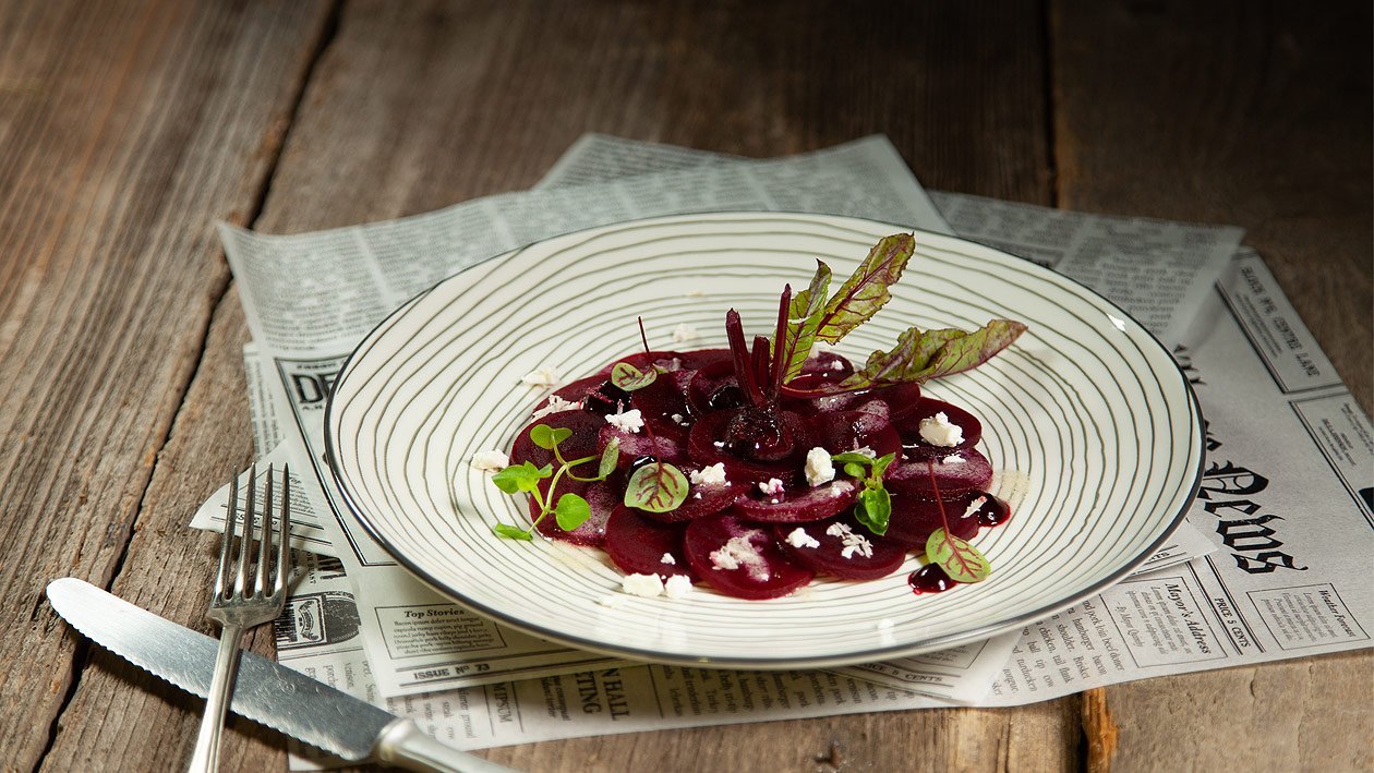 Rote Rüben Carpaccio mit Fetakäse und French Dressing – Rezepte