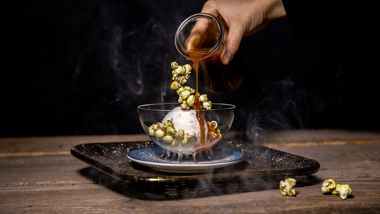 Vanille Pecannut Eis mit Kürbis Popcorn und Caramel Topping – Rezepte