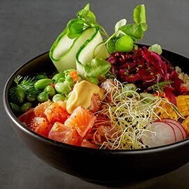 Scandinavische Quinoa Poké Bowl mit Maille L'Original Dijon Senf