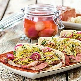 Beef Dog mit würzigem Birnenkraut