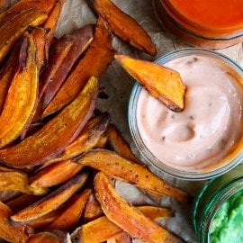 Sweet Potato Fries mit Veganen Dips