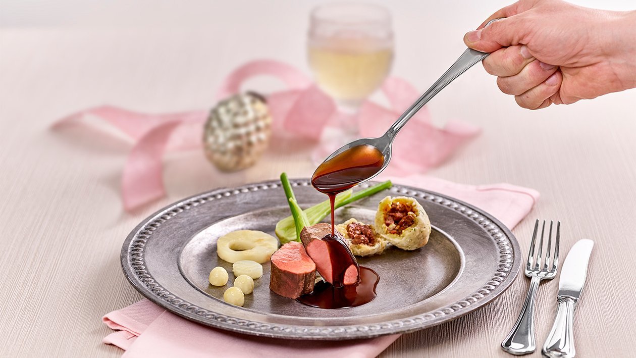 Kalbsmedaillon mit gebackenen Ochsenschwanzknödel, Fenchel – Selleriegemüse und Kartoffel - Pilzgröstl