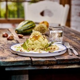 Geschmorter Karfiol, Haselnusspüree, Kohl Öl, Pimont Haselnüsse