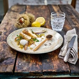 In Mandelmilch pochierte Maispoulade auf Majaddara