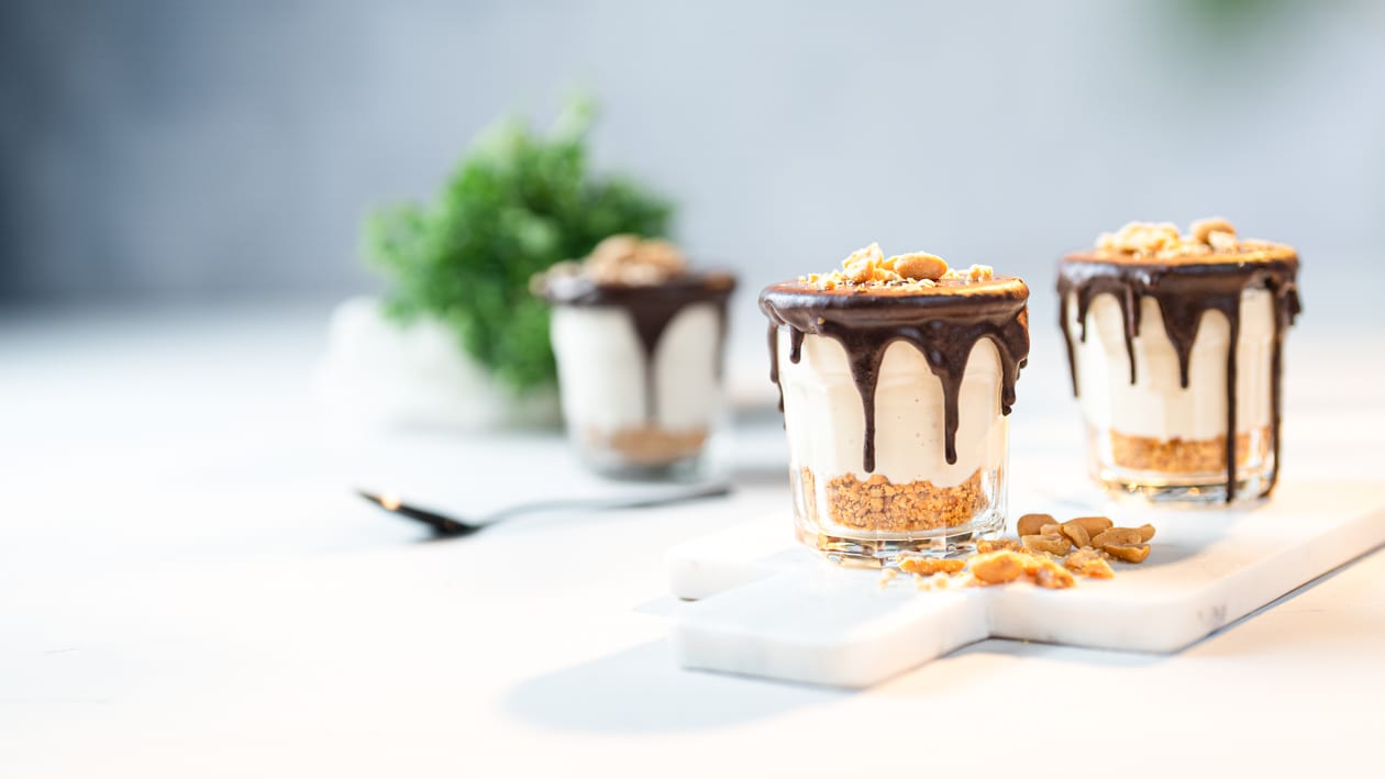 Veganer Kokos Cheesecake im Glas mit Crunchy Schokoladetopping – Rezepte