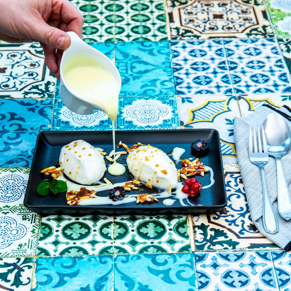 Schneenockerl mit Vanillesauce