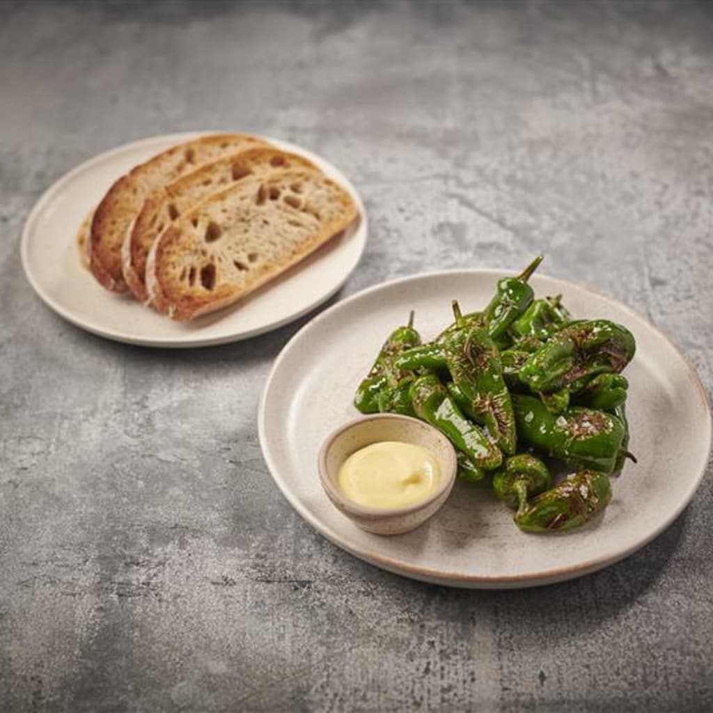 Pimientos de Padron mit Safran-Aioli