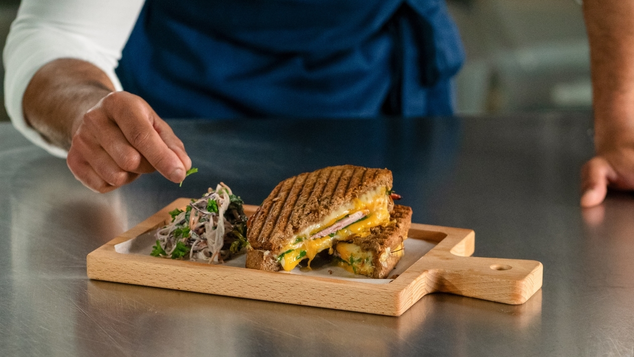 GOLDEN CHEESE TOASTIE – Rezepte