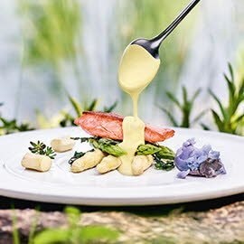Bachsaibling mit Spargel, Trüffel-Kartoffel und Senf Hollandaise