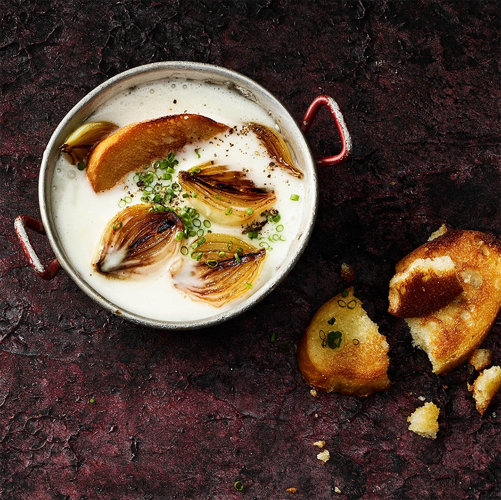 Karamellisierte Zwiebel-Mandel-Suppe