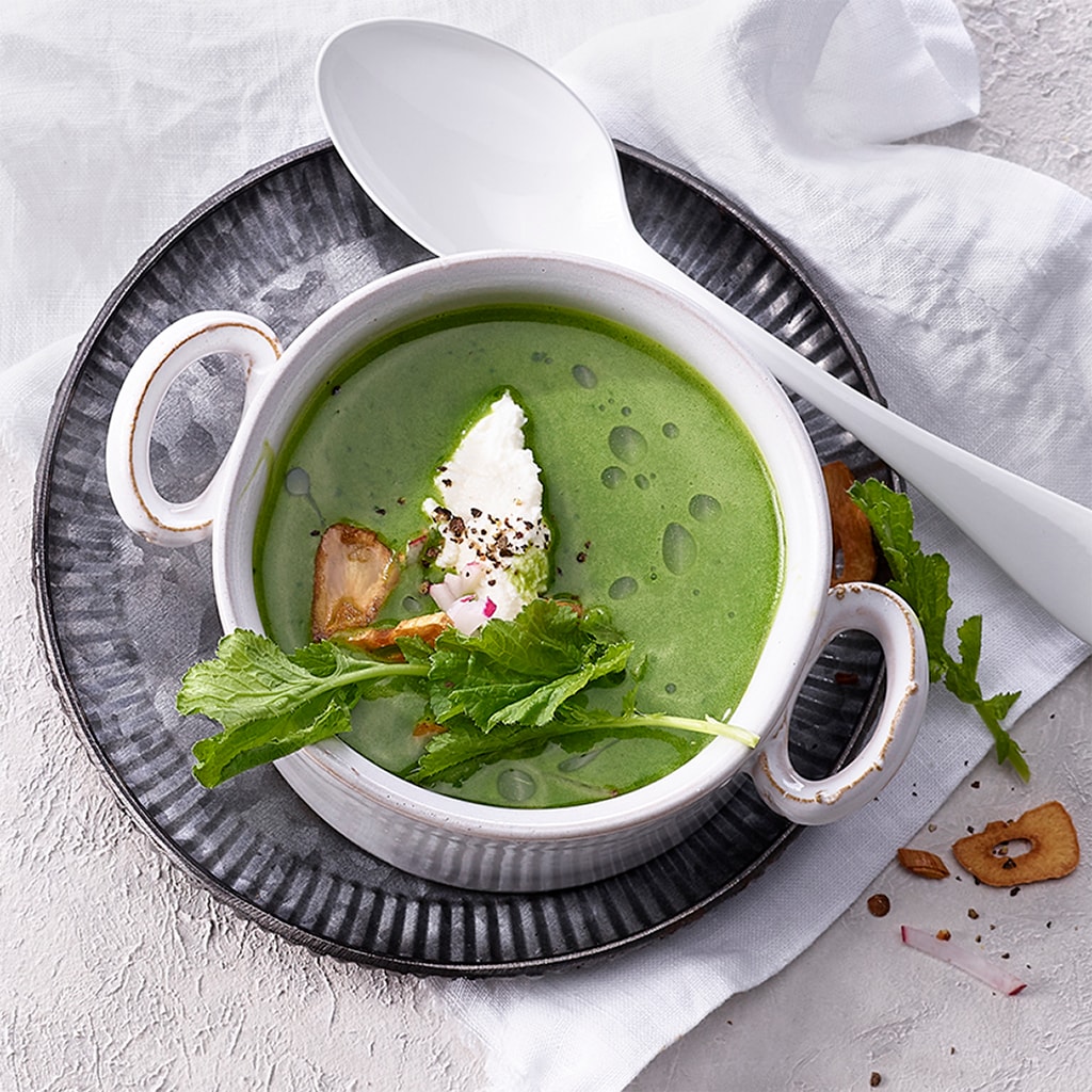 Bärlauchsuppe mit Radischenblätter