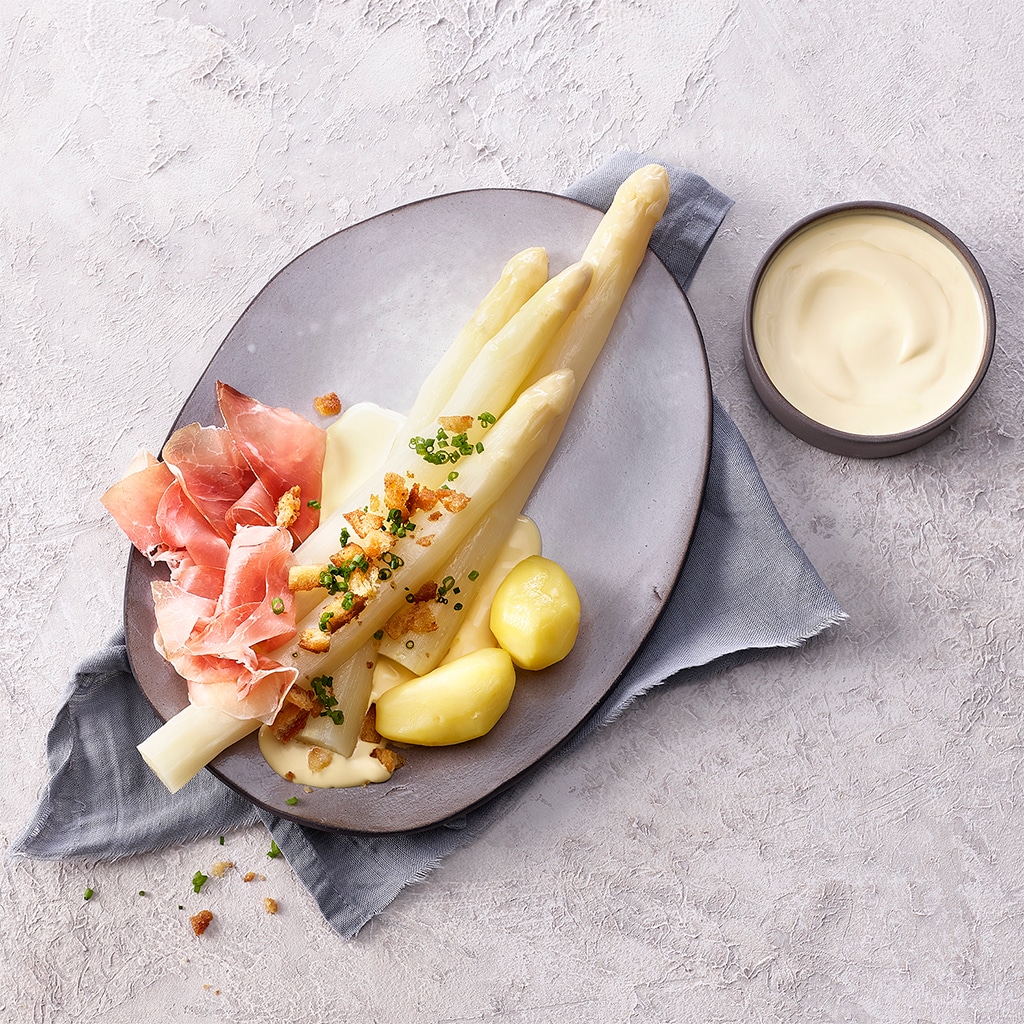 Weisser Spargel mit Hollandaise, Kartoffel und Rohschinken