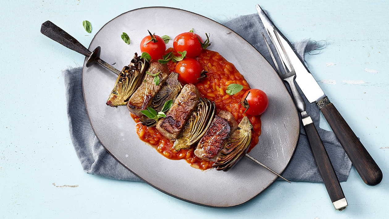 Tomatenrisotto mit Safran und Artischocken - Rinderspieße – Rezepte