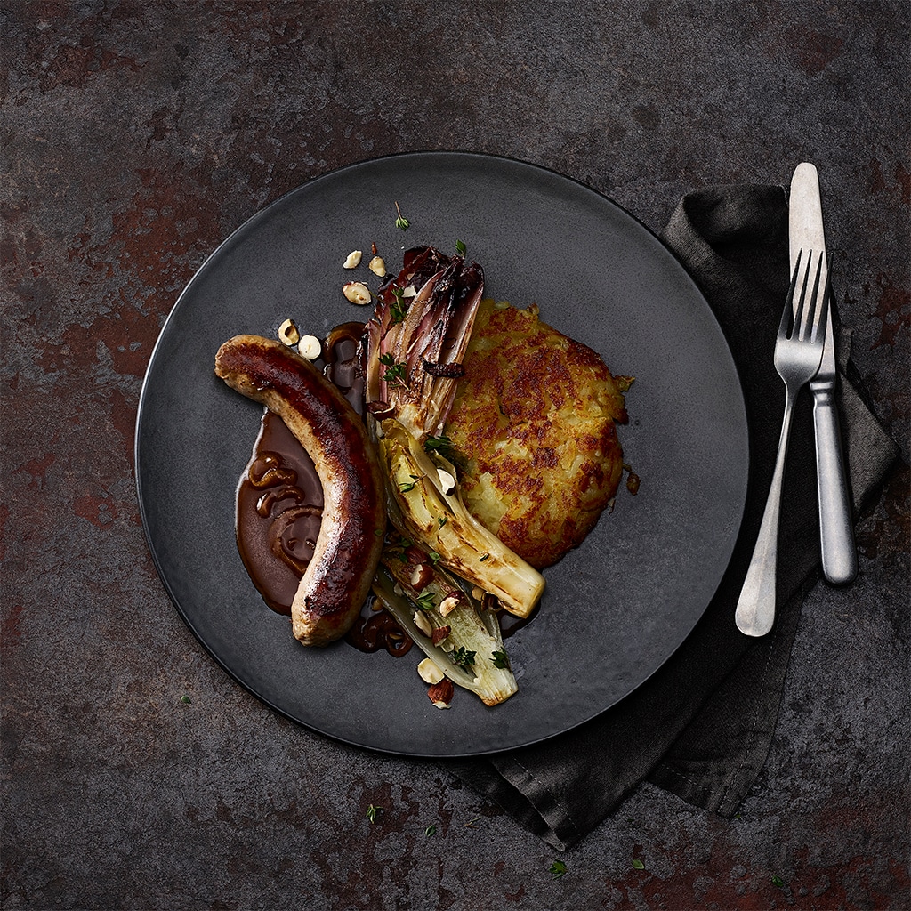 Grobe Bratwurst, Zwiebeljus, Rösti, Radicchio Rosso