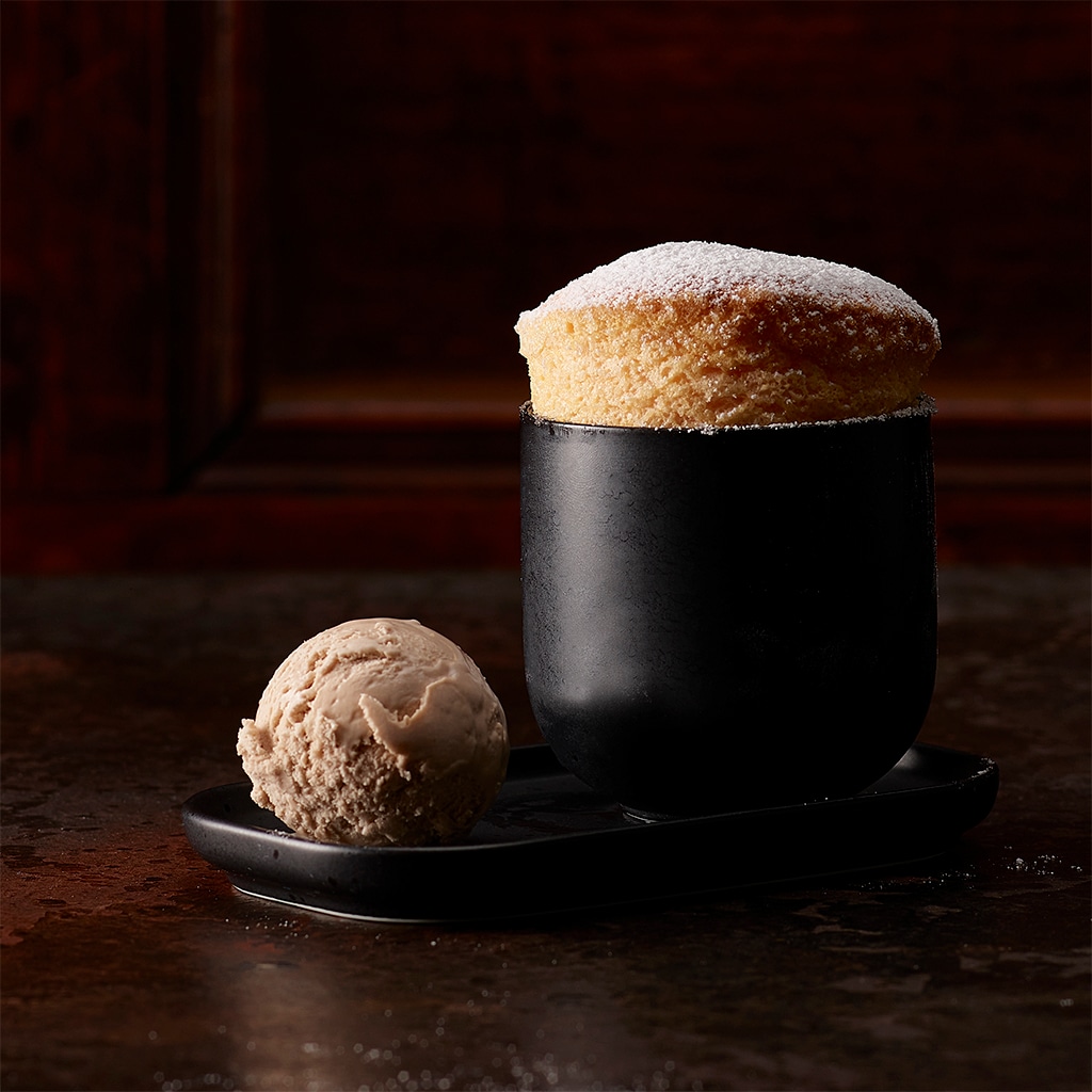 Kürbissoufflé mit Vanille-Safransauce und Maronieis