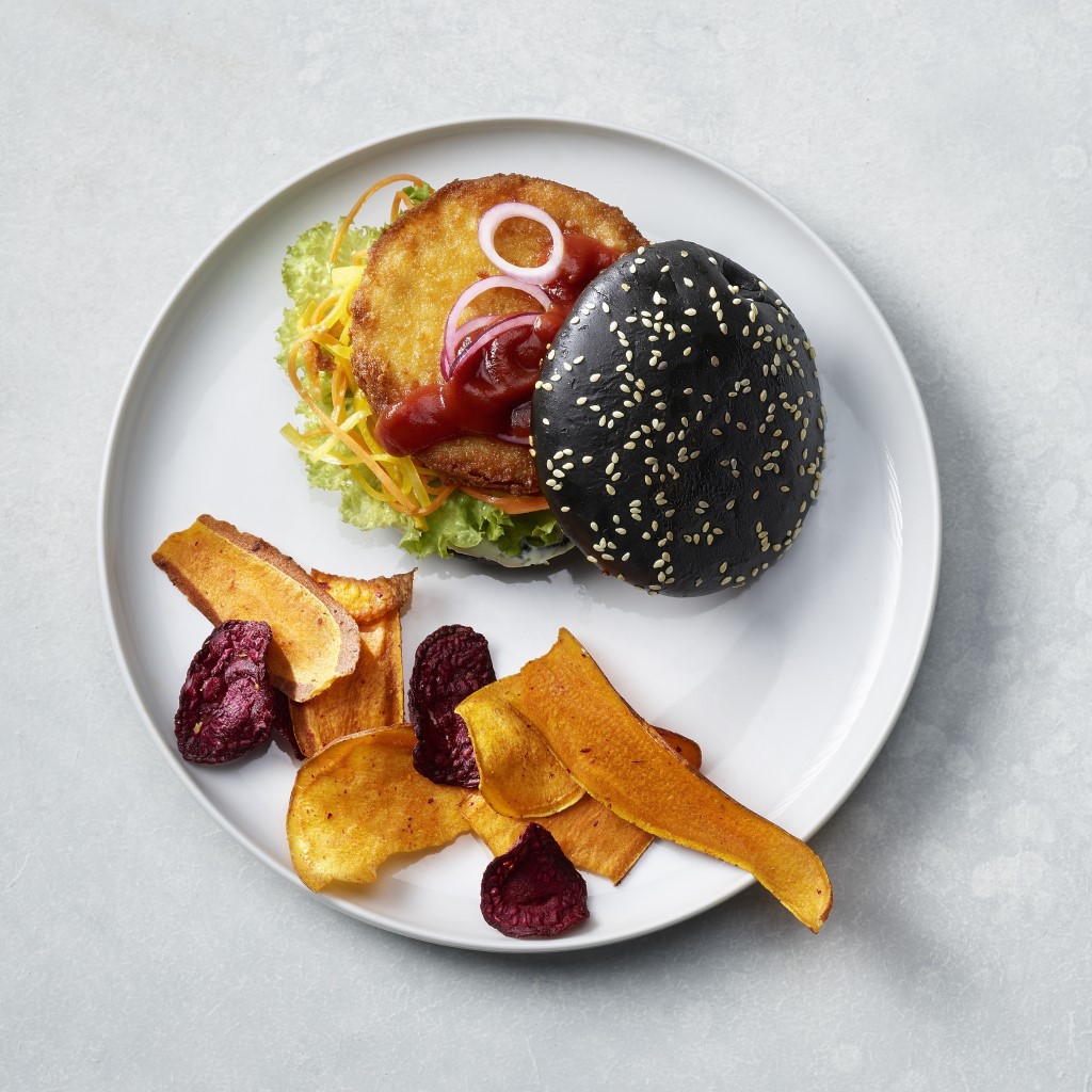 Crispy Chicken Burger mit Süsskartoffel Chips