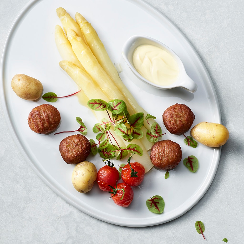 Spargel mit Minced Balls und Frühkartoffel