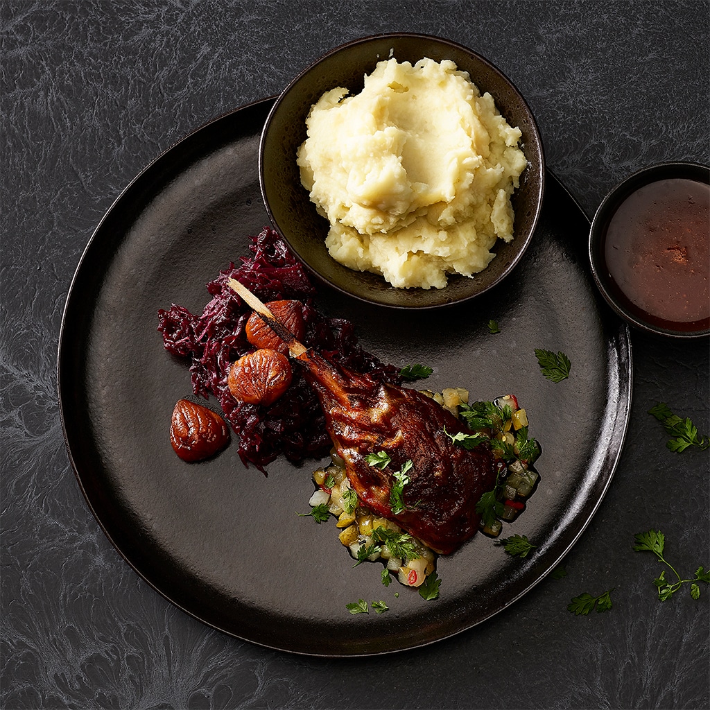 Veganer Gänseschenkel mit Rotkraut und Kartoffelstampf