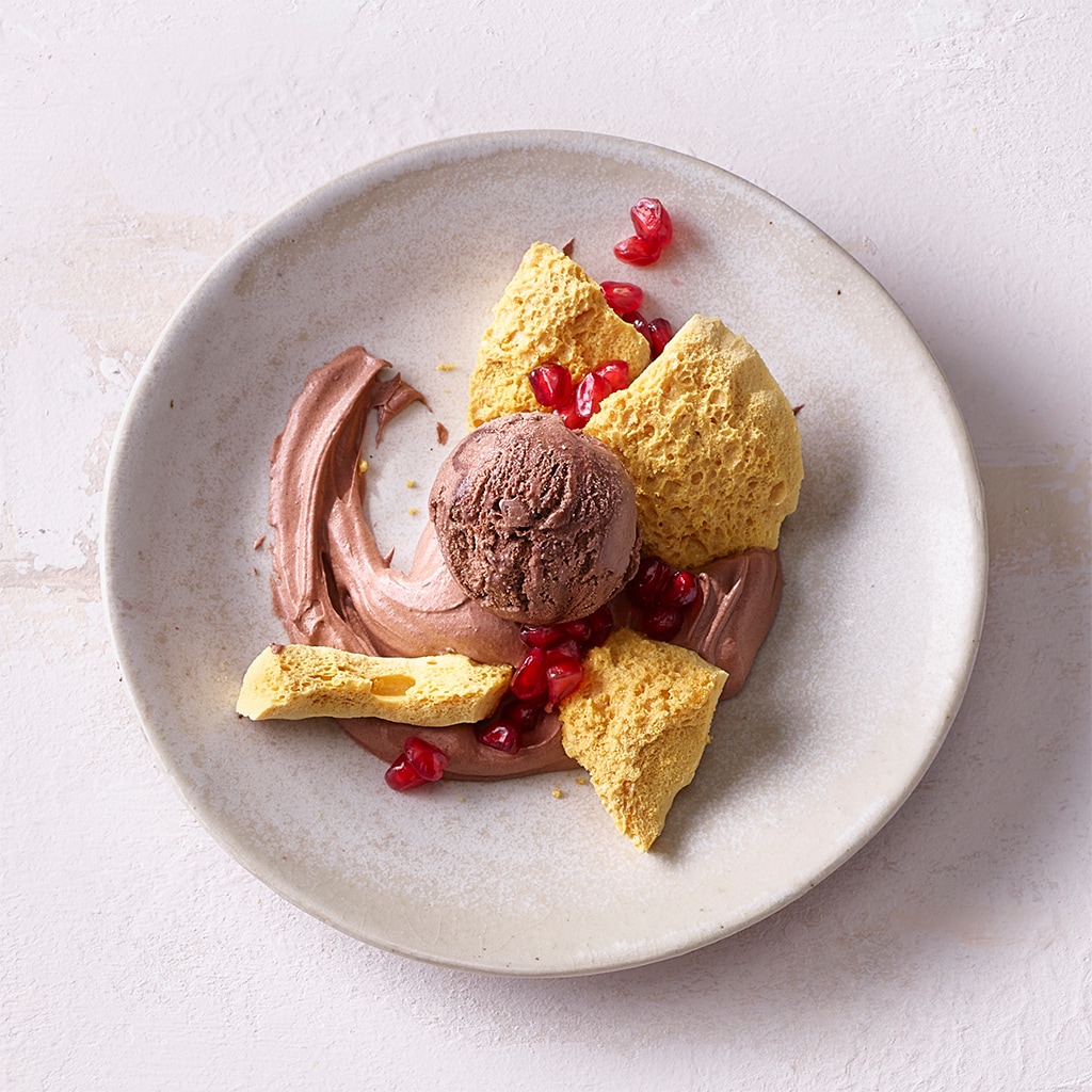 Geräuchertes Schokoladenmousse und Karamellkrokant