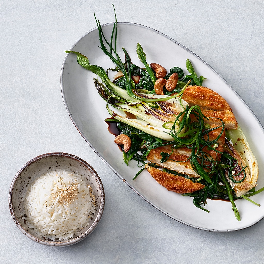 Wokpfanne mit Spinat, Crispy-Streifen und Basmatireis