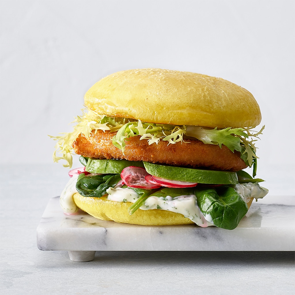 Crispy-Burger mit Spinat und veganer Wasabi-Mayonnaise