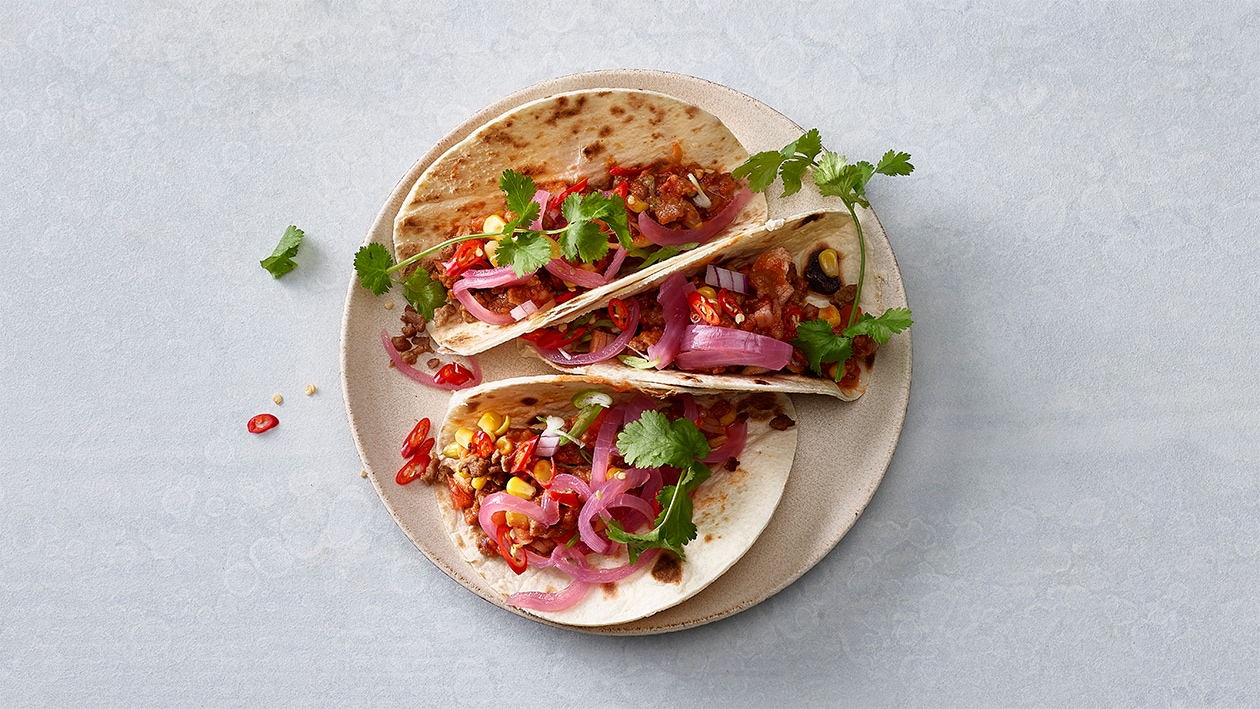 Vegane-Tacos mit eingelegten roten Zwiebeln