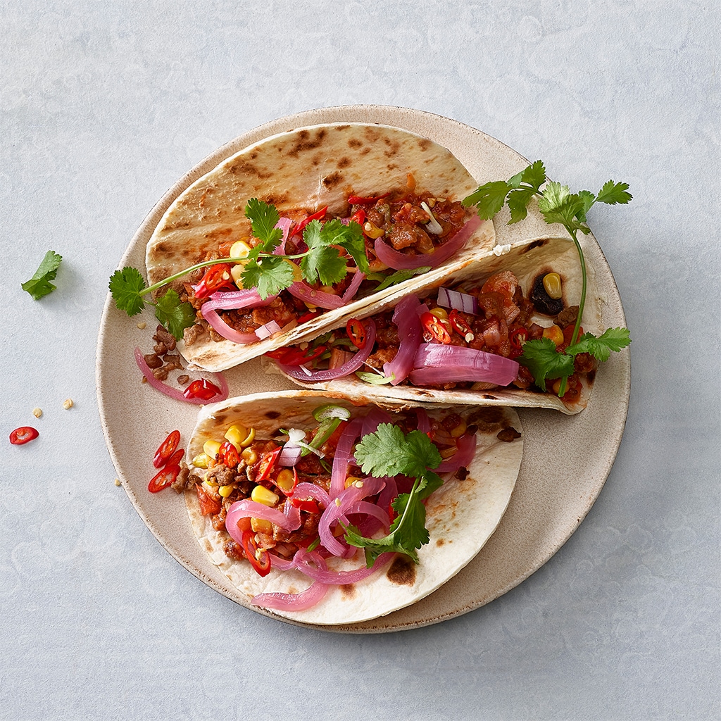 Vegane-Tacos mit eingelegten roten Zwiebeln