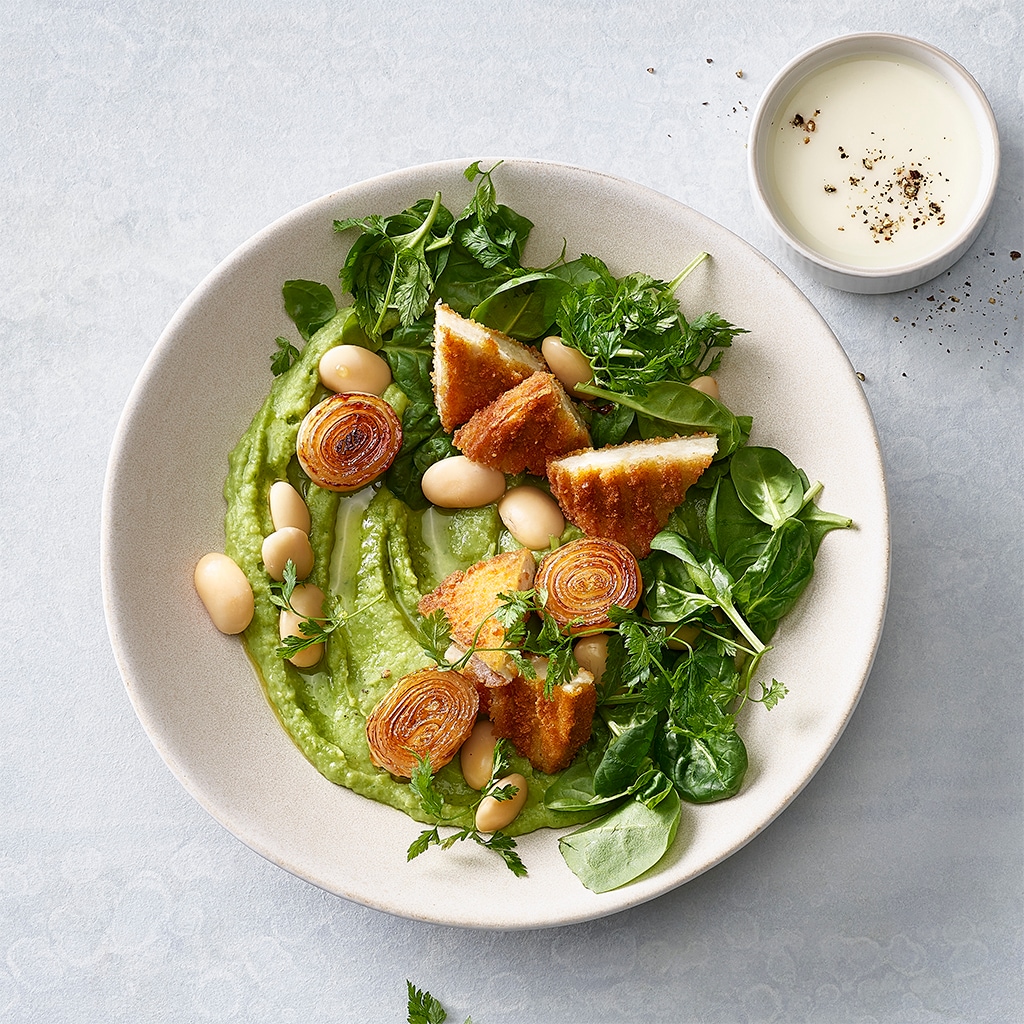 Soissonbohnen-Zwiebelhumus-Bowl mit Crispy-Burger