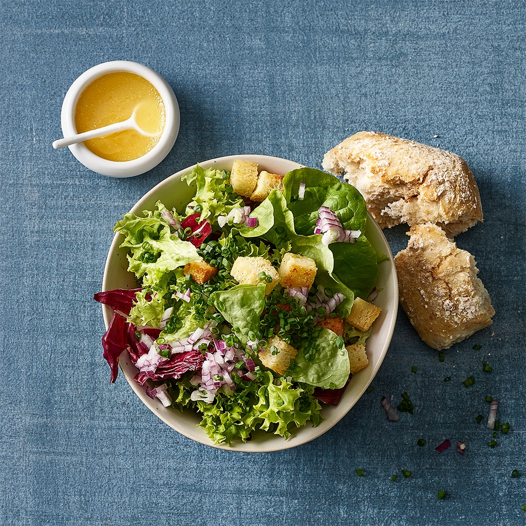 Frischer Blattsalat mit Citrus-Vinaigrette