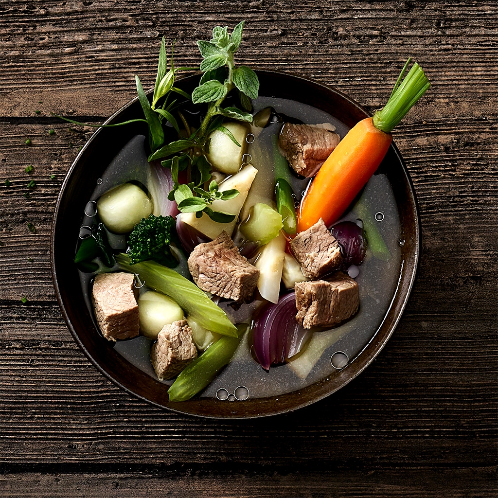Pot-au-Feu mit Rind und frischem Gemüse