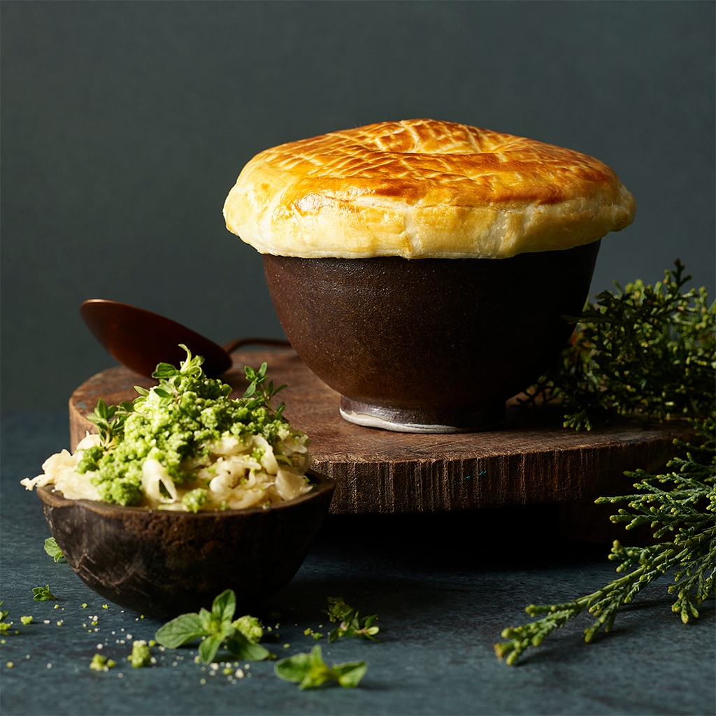 Fasanen-Pie und Sekt-Sauerkraut mit Kräutercrumble